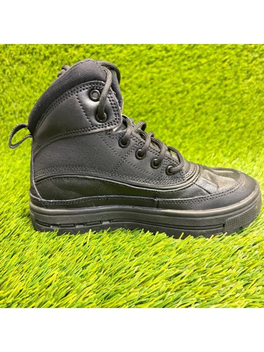 Nike ACG Woodside 2 Boys Size 1Y Triple Black Athletic Leather Hiking Boots